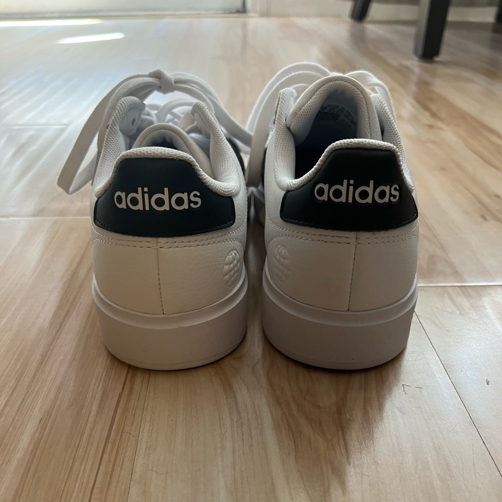 Women’s Adidas shoes. - Picture 5 of 5